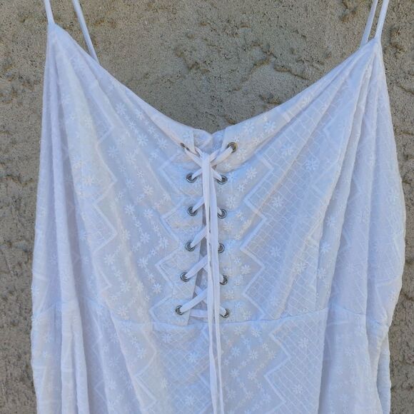 Forever 21 Size 3X White Lace embroidered mini dress dainty floral - Picture 2 of 8